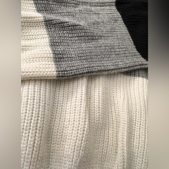 SHEIN knit top. Size m - Picture 2 of 5